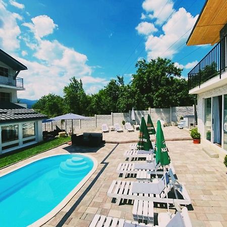 Green Hill Villa Кэлимэнешти Экстерьер фото