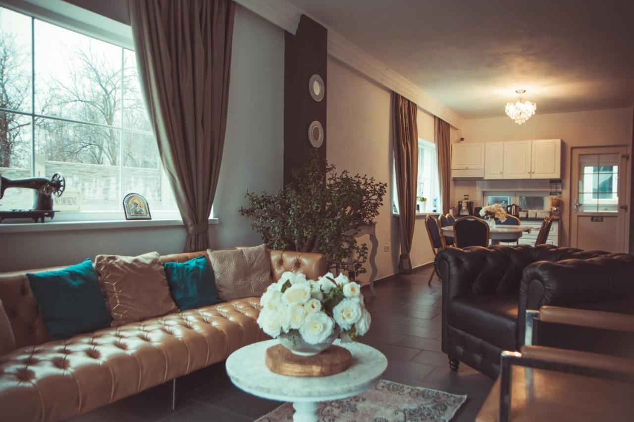 Green Hill Villa Кэлимэнешти Экстерьер фото