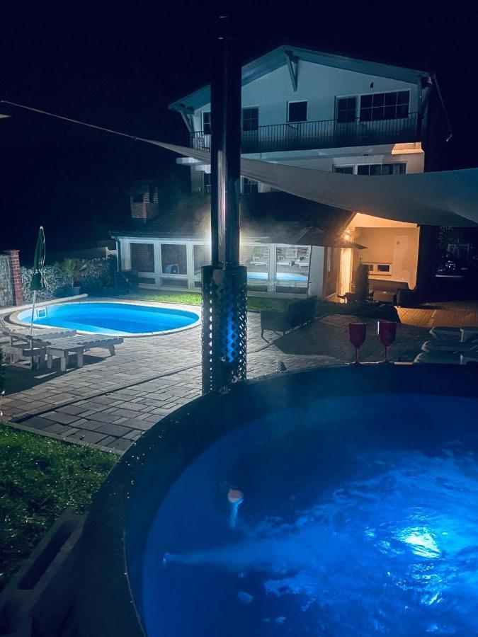 Green Hill Villa Кэлимэнешти Экстерьер фото